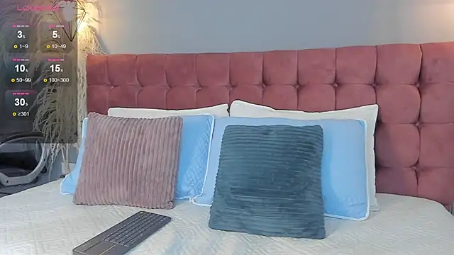 Tania 77  online show from 12-15-25, 12:55