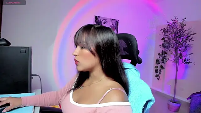 Cameroon-Diaz online show from 09-11-25, 01:44