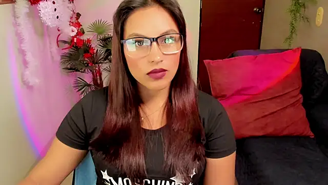 Cameroon-Diaz online show from 11-29-25, 01:44