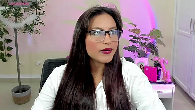 Cameroon-Diaz online show from 03-13-26, 01:49