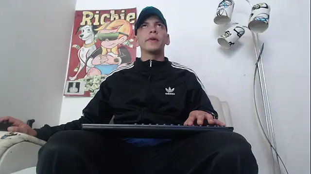 Thomasjons  online show from 02-05-26, 06:37