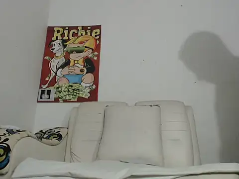 Thomasjons  online show from 10-28-25, 03:07