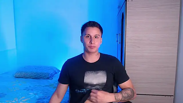 Snapshot of valentinosex1 chatting on 10-20-25, 11:16 valentinosex1 online show from 10-20-25, 11:16