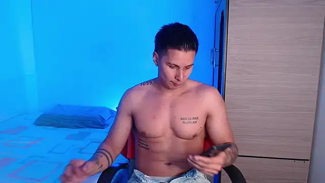 Snapshot of valentinosex1 chatting on 09-19-25, 09:08 valentinosex1 online show from 09-19-25, 09:08