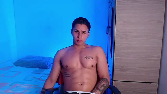 Snapshot of valentinosex1 chatting on 09-20-25, 06:24 valentinosex1 online show from 09-20-25, 06:24