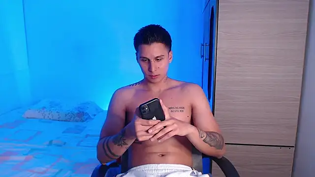 Snapshot of valentinosex1 chatting on 10-03-25, 11:28 valentinosex1 online show from 10-03-25, 11:28