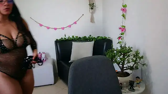 Zendaya11 online show from 11-06-25, 10:03