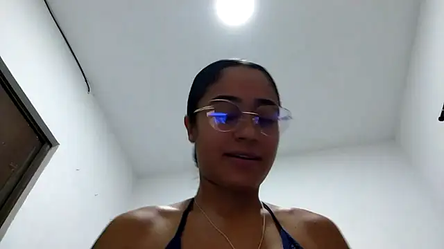 Snapshot of Daislalezma chatting on 10-27-25, 04:57 Daislalezma online show from 10-27-25, 04:57