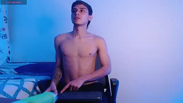 Snapshot of axel_davis_ chatting on 10-14-25, 01:39 axel davis  online show from 10-14-25, 01:39