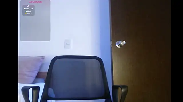 Snapshot of axel_davis_ chatting on 10-21-25, 12:11 axel davis  online show from 10-21-25, 12:11