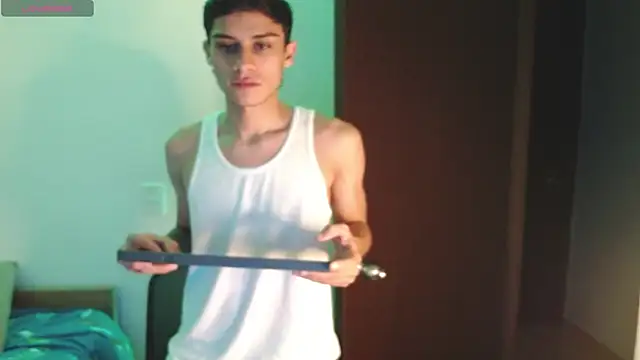 Snapshot of axel_davis_ chatting on 10-12-25, 03:41 axel davis  online show from 10-12-25, 03:41