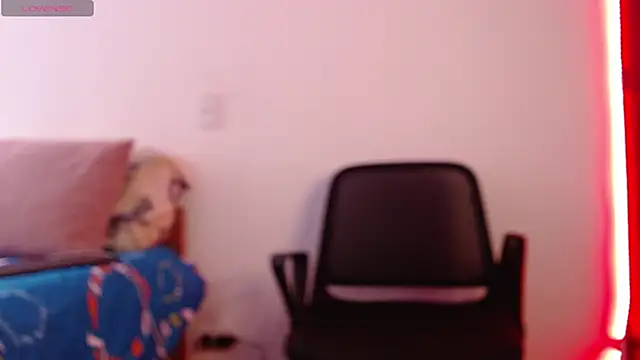 Snapshot of axel_davis_ chatting on 10-10-25, 01:34 axel davis  online show from 10-10-25, 01:34