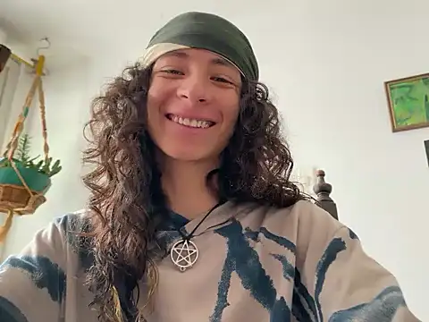 Snapshot of camille_delrey chatting on 11-06-25, 06:23 camille delrey online show from 11-06-25, 06:23