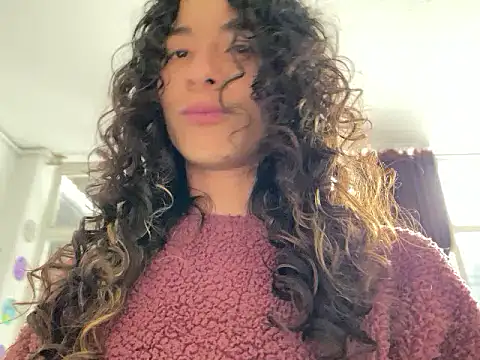 Snapshot of camille_delrey chatting on 10-21-25, 07:46 camille delrey online show from 10-21-25, 07:46