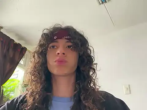 Snapshot of camille_delrey chatting on 10-16-25, 04:48 camille delrey online show from 10-16-25, 04:48