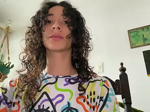 Snapshot of camille_delrey chatting on 10-27-25, 06:20 camille delrey online show from 10-27-25, 06:20