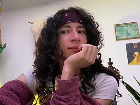 Snapshot of camille_delrey chatting on 11-11-25, 01:33 camille delrey online show from 11-11-25, 01:33