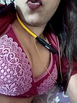 Snapshot of payalsharma95 chatting on 10-01-25, 04:22 payalsharma95 online show from 10-01-25, 04:22