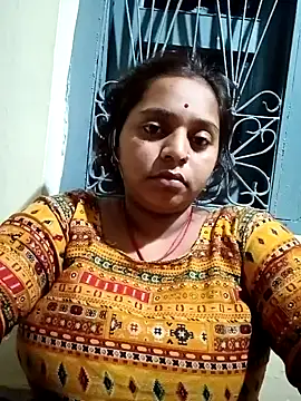 Snapshot of Hot_crety chatting on 10-17-25, 12:47 Hot crety online show from 10-17-25, 12:47