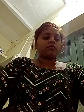 Snapshot of Hot_crety chatting on 10-17-25, 12:51 Hot crety online show from 10-17-25, 12:51