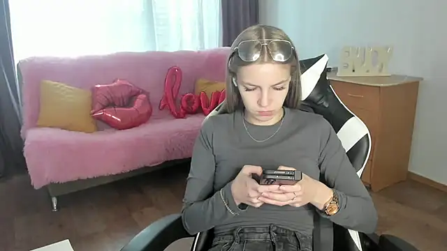 HitGyrl online show from 05-22-26, 08:01