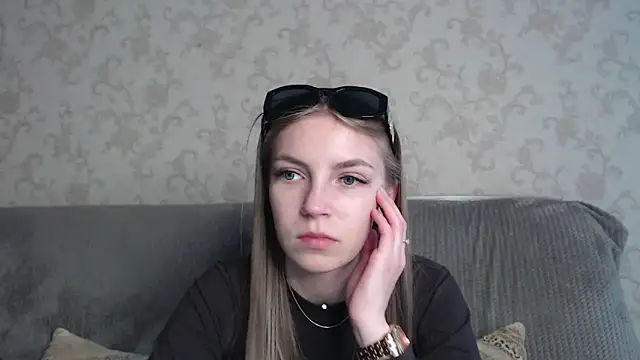 HitGyrl online show from 04-30-26, 08:10