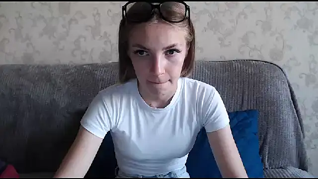 HitGyrl online show from 09-12-25, 01:28