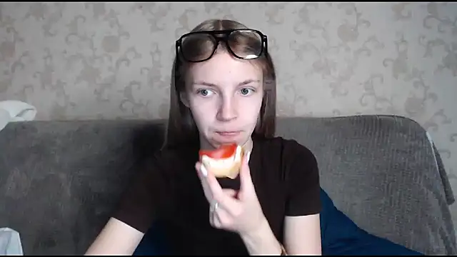 HitGyrl online show from 10-24-25, 01:15