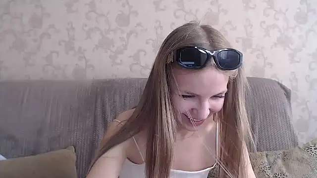 Snapshot of HitGyrl chatting on 06-24-26, 01:21 HitGyrl online show from 06-24-26, 01:21