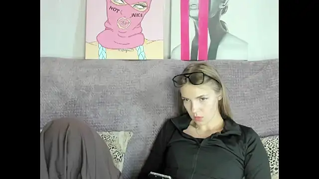 HitGyrl online show from 09-28-25, 02:07