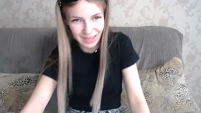 Snapshot of HitGyrl chatting on 06-23-26, 01:09 HitGyrl online show from 06-23-26, 01:09