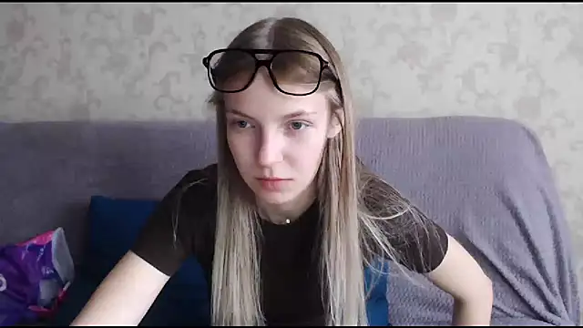 HitGyrl online show from 11-01-25, 08:19