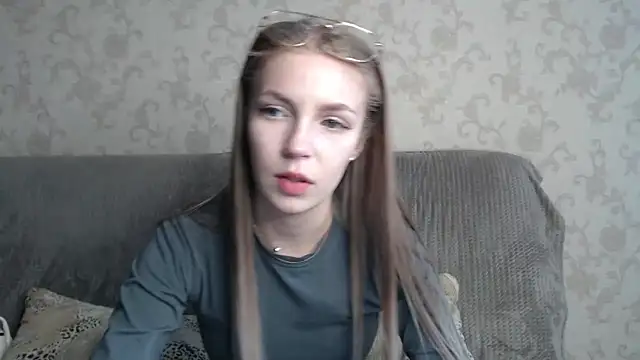 HitGyrl online show from 05-12-26, 08:10