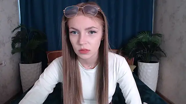 HitGyrl online show from 04-27-26, 08:01