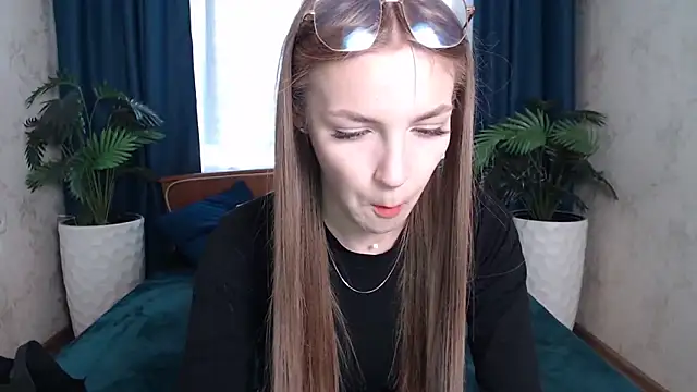 HitGyrl online show from 05-18-26, 08:08