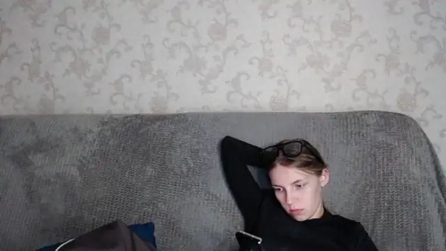 HitGyrl online show from 10-08-25, 01:12