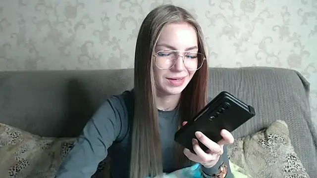 HitGyrl online show from 05-06-26, 01:09