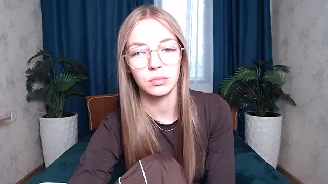 HitGyrl online show from 05-31-26, 08:31
