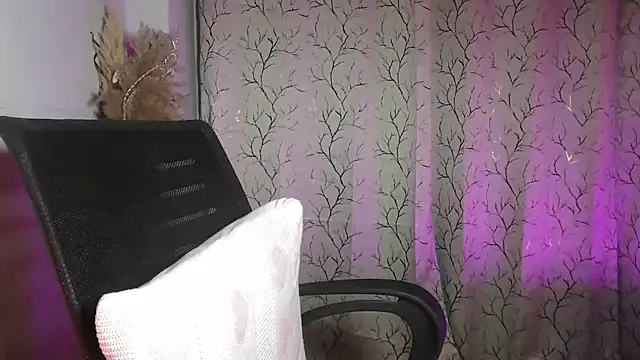 GlamorousQueen online show from 03-11-26, 01:49