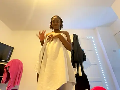 Snapshot of MissAngel-05 chatting on 10-10-25, 10:32 MissAngel-05 online show from 10-10-25, 10:32