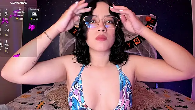 Snapshot of SweetAnya01 chatting on 10-10-25, 04:13 SweetAnya01 online show from 10-10-25, 04:13