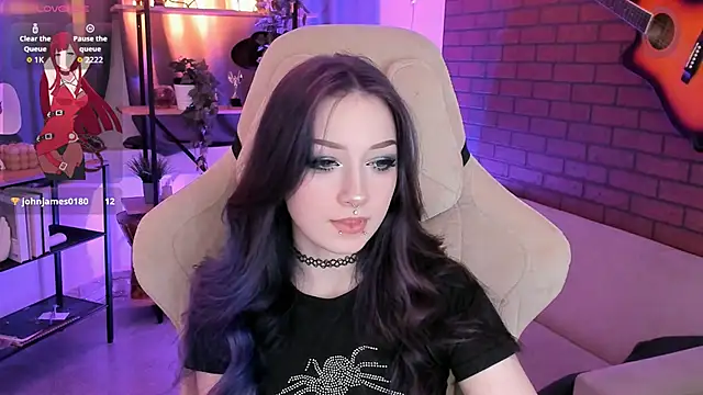 LiliLuna online show from 11-12-25, 01:48