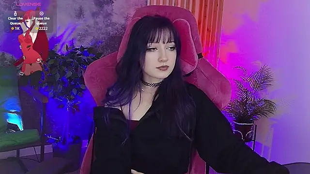 LiliLuna online show from 12-19-25, 02:19