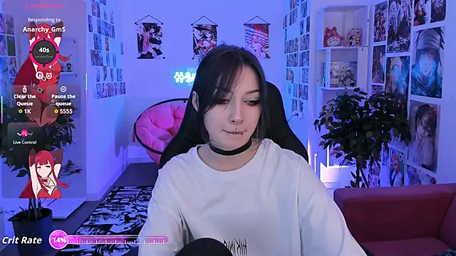 LiliLuna online show from 10-19-25, 04:10