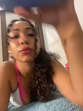 Snapshot of jhennyfer chatting on 10-15-25, 04:00 jhennyfer online show from 10-15-25, 04:00