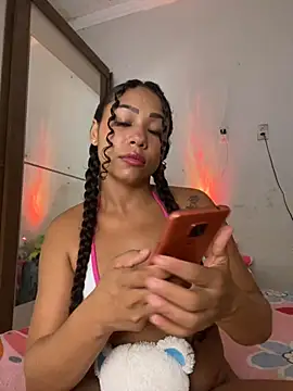 jhennyfer online show from 12-05-25, 04:33