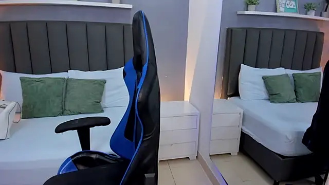 anagil  online show from 12-20-25, 08:33