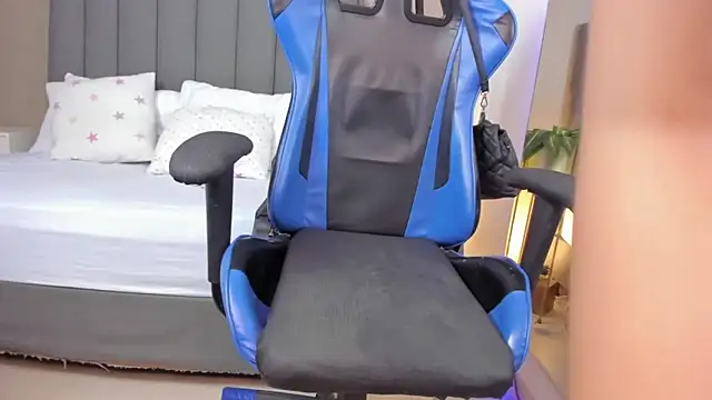 anagil  online show from 03-06-26, 01:39