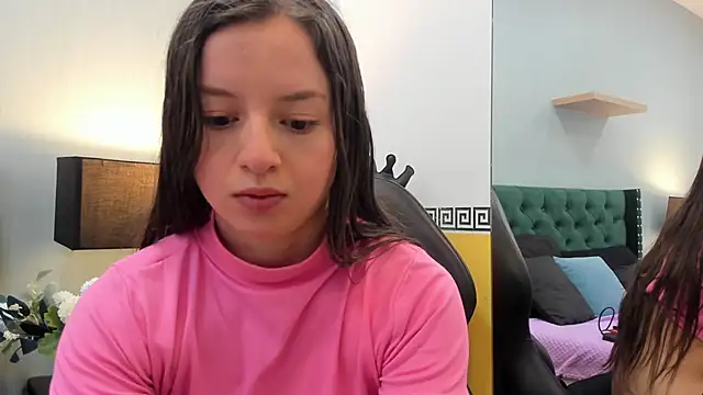 Snapshot of VioletaNova chatting on 06-22-26, 12:02 VioletaNova online show from 06-22-26, 12:02