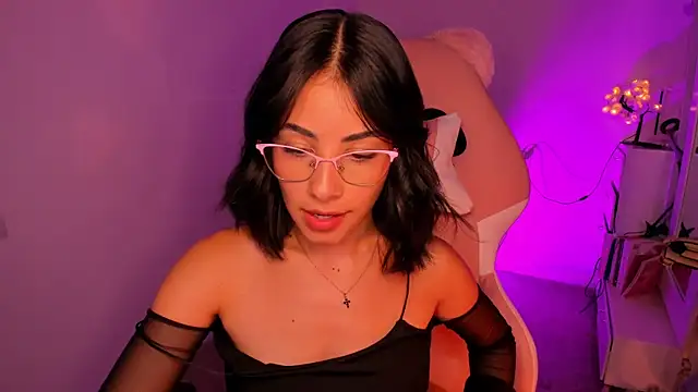 samara18 18  online show from 10-31-25, 02:41